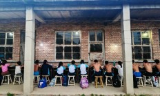 虎扑APP:铁皮房、土操场，这里有一座“筑梦”摔跤馆